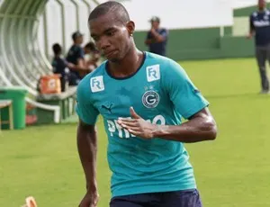 Rivais se acertam com o Goiás, e Thiago Mendes deve definir futuro