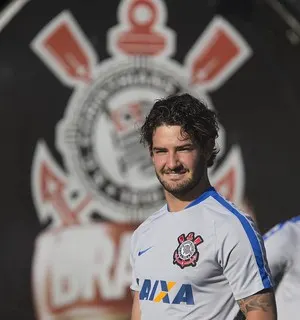 Fora do clássico, Pato treina com Elias e André em dia de folga do Corinthians