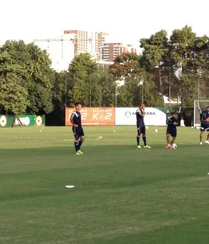 Bernardo treina e pode ser novidade no fim de semana