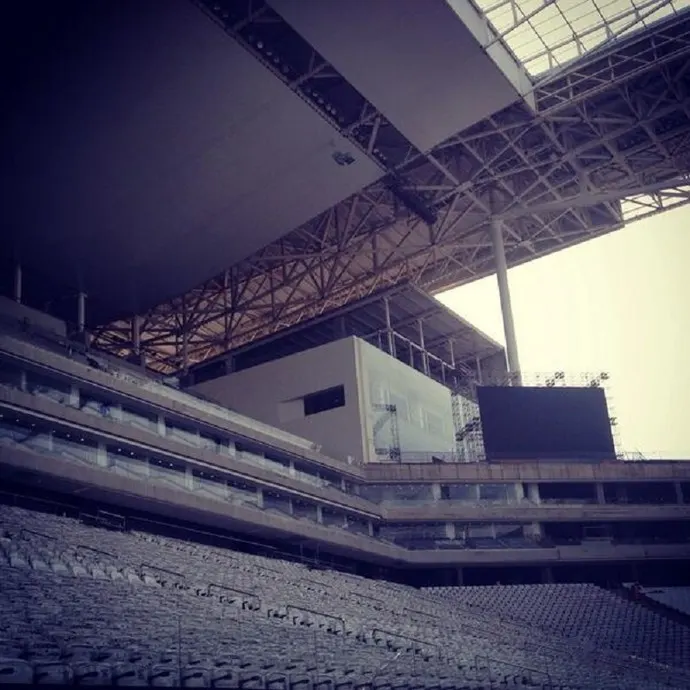 Arena Corinthians recebe telão provisório para ser usado na Copa