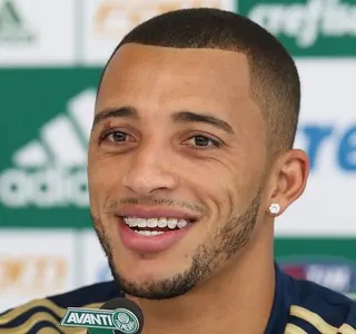 Destaque do Palmeiras, Vitor Hugo festeja atuação de 