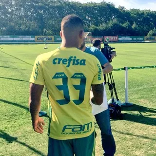 Gabriel Jesus dá última coletiva nesta quarta e é dúvida para jogo na Bahia