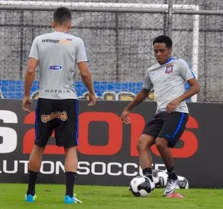 Volta de Elias altera briga por vagas no Corinthians; veja opções de Tite