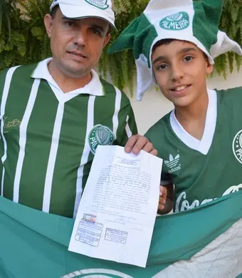 Fanático FC: por homenagem a Evair, torcedor fica meses sem registrar filho