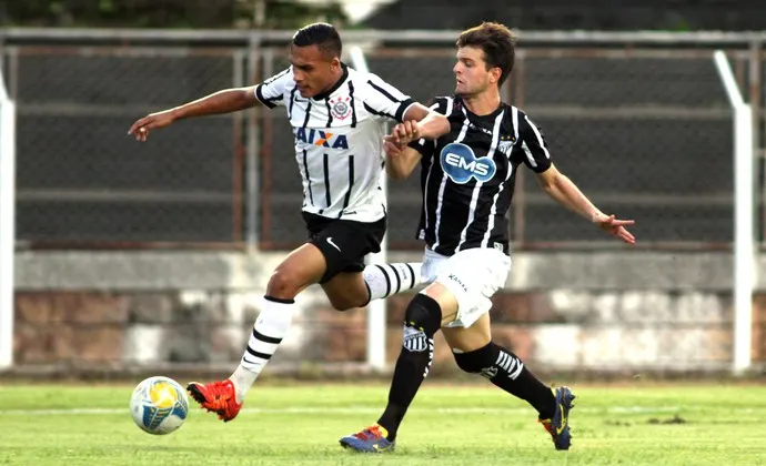 Com gols na etapa final, Corinthians bate Bragantino na estreia na Copinha