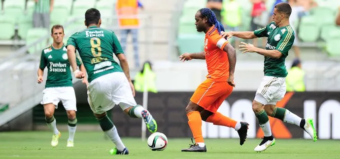 Atacante diz não ao Palmeiras e cita dois rivais que poderia atuar 