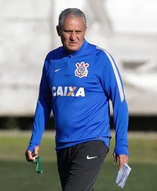 Em treino de despedida, Tite faz duas mudanças no Corinthians contra o Flu