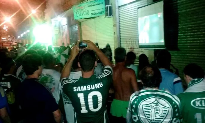 Torcida do Palmeiras festeja título da Copa do Brasil 2015 em Vitória