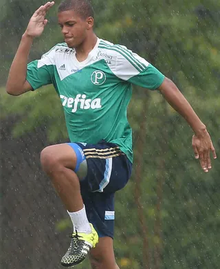 Destaque no sub-20, goleiro do Palmeiras quer manter tradição