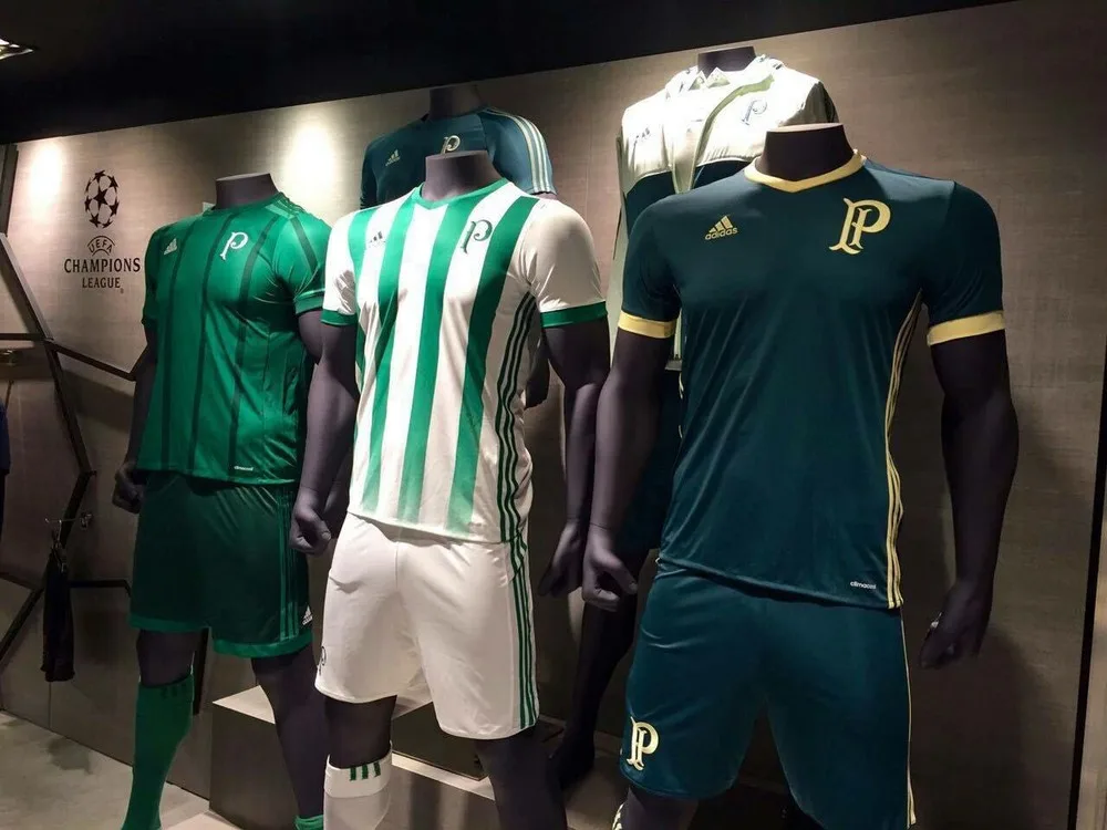 Outra imagem com supostas novas camisas do Palmeiras circula na internet