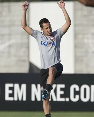 Rodriguinho se defende de críticas e assume nova função no Corinthians