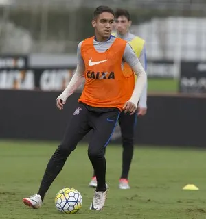 Vendido a clube italiano, jovem viaja e encerra curta história no Corinthians