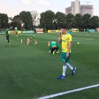 Palmeiras segue à espera de Moisés, Jean e Vitor Hugo voltam