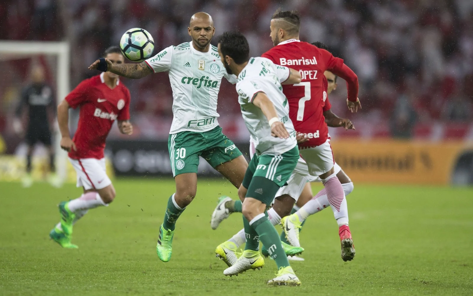  Atuações do Palmeiras: Jean apaga erro com assistência, e Thiago Santos salva