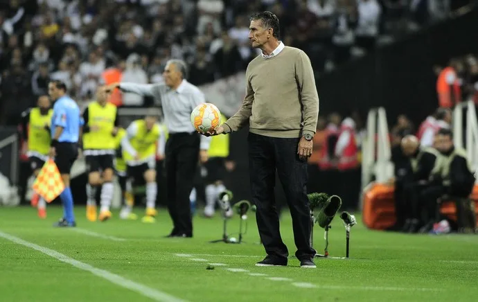 Tite e Bauza têm conversa sobre reforços e futebol antes de Majestoso