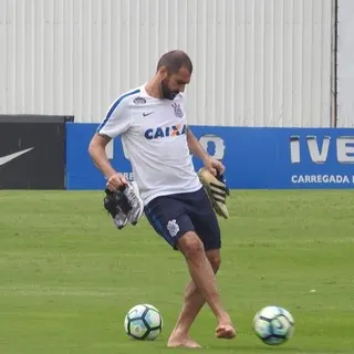 Consultor médico do Corinthians diz que Danilo teve risco de amputação