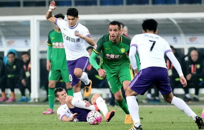 Renato Augusto e Ralf estreiam na Superliga da China com empate