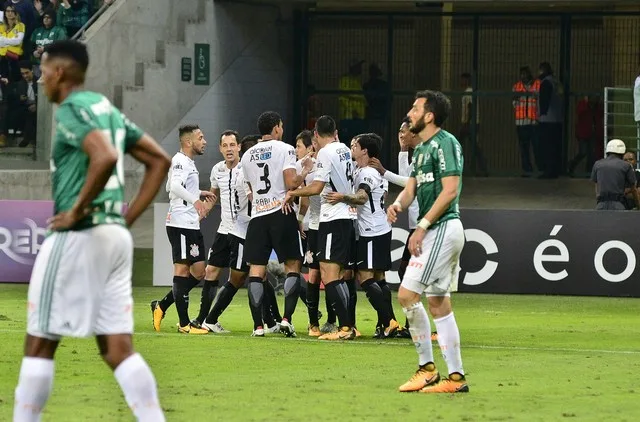 Corinthians vence Palmeiras e se firma ainda mais como favorito ao título