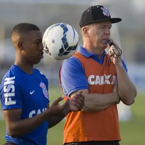 Jovens do Timão ganham conselhos sobre pressão e posicionamento