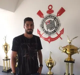 Corinthians recontrata zagueiro prata da casa após período no Palmeiras
