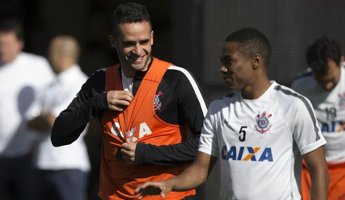 Corinthians começa 2016 em busca de reforços e temendo perder titulares