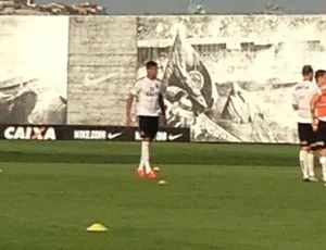 Lincom faz primeiro treino pelo Corinthians e marca em coletivo