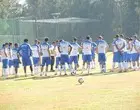 Na volta ao CT, Mano ensaia Timão com Elias entre os titulares