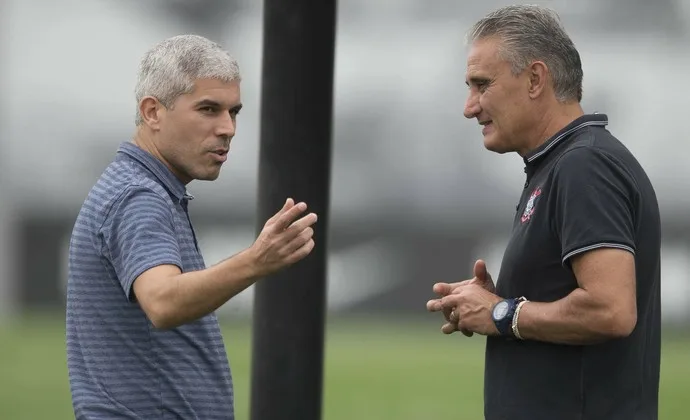 Multicampeão pelo Timão, Ricardinho dá início a estágio com o técnico Tite