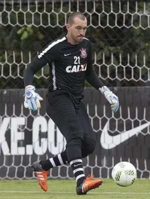 Walter não fica nem no banco; Corinthians tem 20 relacionados