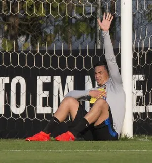 Corinthians negocia empréstimo do atacante Luciano com time espanhol