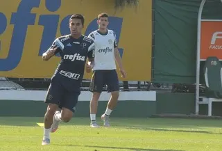 Com Dudu e Fellype Gabriel de volta, Palmeiras treina antes de viajar ao RS