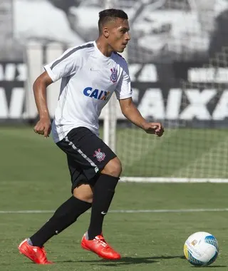 Corinthians busca reposição na base e cogita promover atacante sub-17