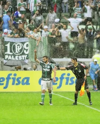 Cleiton Xavier não vem sendo titular com frequência no meio de campo do Palmeiras