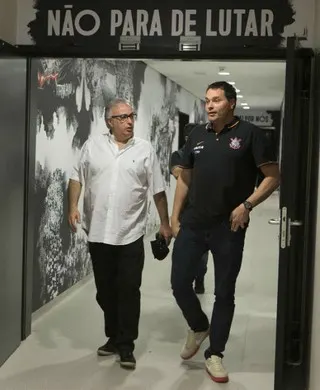 Fracassos nos rivais e idioma fazem Corinthians descartar técnico gringo