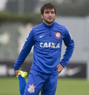 Após burocracia e lesão, Lodeiro deve estrear pelo Timão contra o Goiás