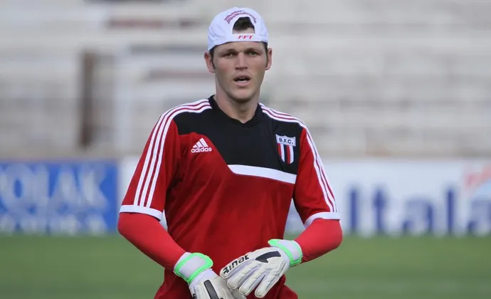 Diretoria do Bragantino acerta empréstimo de goleiro do Corinthians.