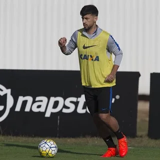 Com chance no colo, Camacho quer dar ritmo ao Corinthians no Brasileiro