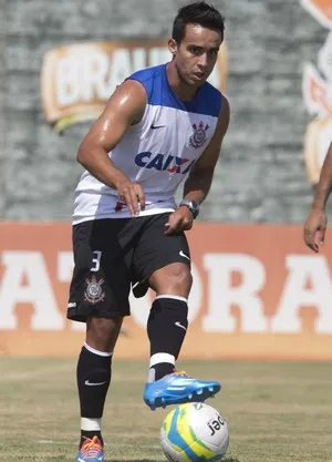 VÍDEO: Fase boa! Jadson marca em treino e faz graça em comemoração