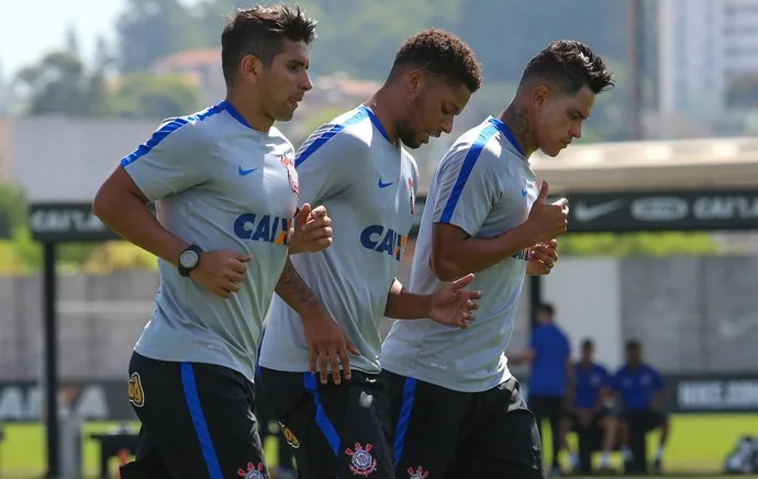 Giovanni e André são registrados e podem estrear pelo Corinthians