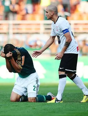 Memória: Corinthians venceu clássico tenso e Palmeiras acabou rebaixado