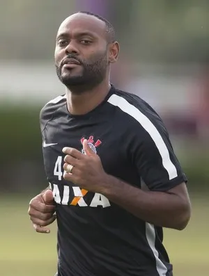 Vagner Love nega proposta da China, mas avisa: 