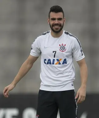 Em treino, Dracena, Bruno Henrique e Lucca ganham vagas no Corinthians