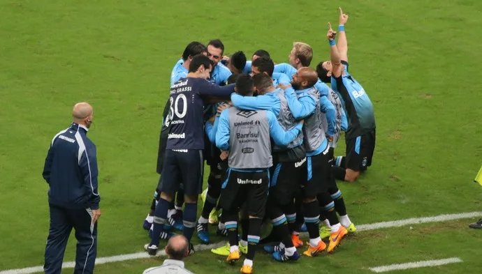 Elétrico, Grêmio sufoca o Corinthians no início e garante vitória em casa
