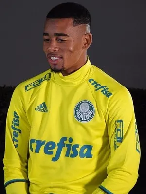 Com defesa à prova: Gabriel Jesus volta 100%