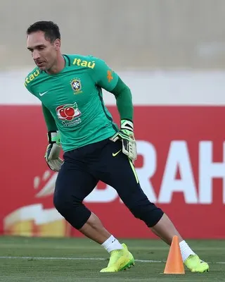 Goleiro se recupera, mas não será  titular do Brasil contra o Japão