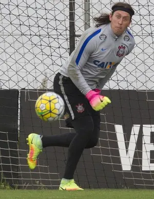 Chance em clássico recoloca Cássio na briga por posição no Corinthians