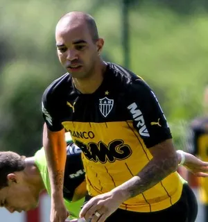 Diretor diz que Timão quer contratar Diego Tardelli: 