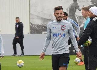 Acertado com o Inter, Uendel se despede do elenco do Corinthians