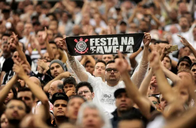 Corinthians leva mais torcedores ao estádio que grandes cariocas somados