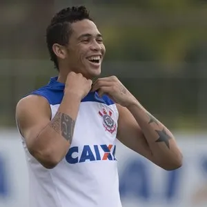 Mano Menezes saca Luciano e reforça meio-campo do Corinthians